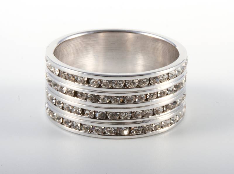 Traditions .31In Breit 4Reihige Sterling Silber Swarovski Kristall Eternity Ring - Hochzeitsband Handgemachter Verlobungsring Traditions .31In Breit 4Reihige Sterling Silber Swarovski Kristall Eternity Ring - Hochzeitsband Handgemachter Verlobungsring von TraditionsJewelryCo