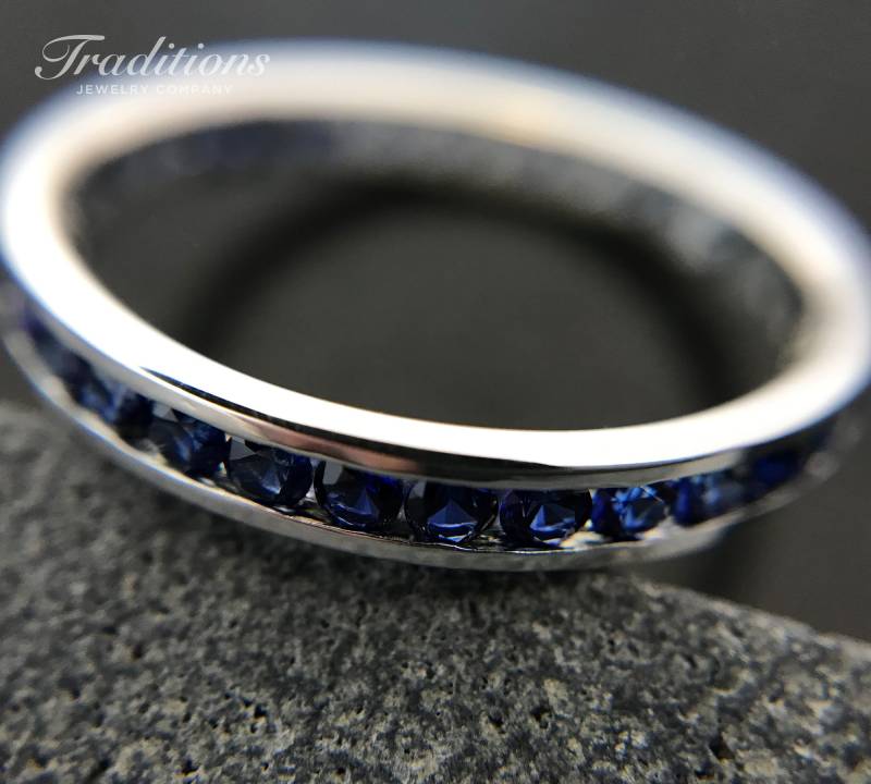 Traditions Halbedelstein Sterling Silber Saphir September Geburtsstein Eternity Ring - Stapelring Handgemachter Verlobungsring Traditions Halbedelstein Sterling Silber Saphir September Geburtsstein Eternity Ring - Stapelring Handgemachter Verlobungsring von TraditionsJewelryCo