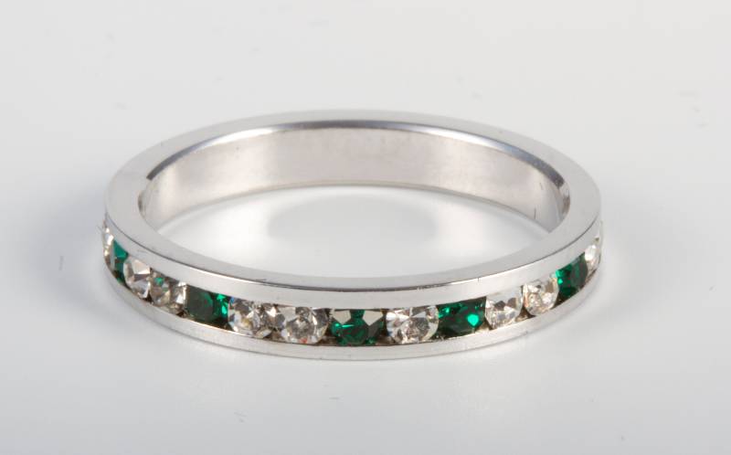 Traditions Sterling Silber Grün & Weiß Swarovski Kristall Eternity Ring - Stapelring Trauring Handgemachter Verlobungsring Traditions Sterling Silber Grün & Weiß Swarovski Kristall Eternity Ring - Stapelring Trauring Handgemachter Verlobungsring von TraditionsJewelryCo