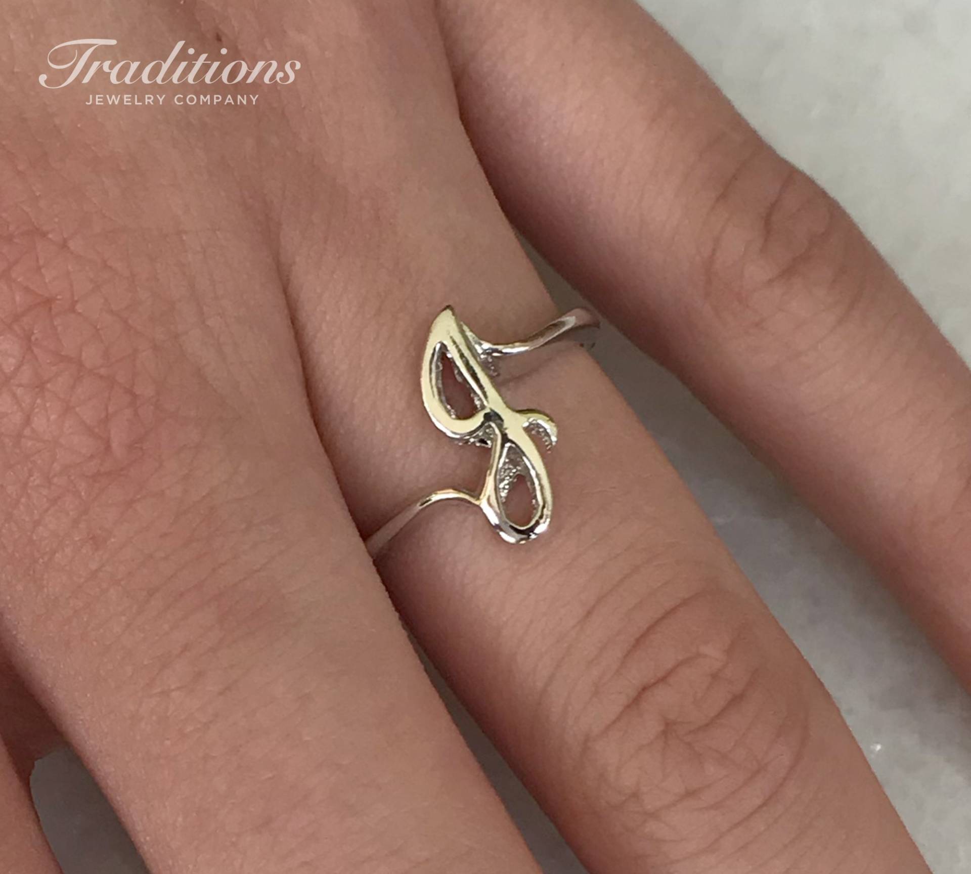 sterling Silber Anfang J Ring - Monogramm Personalisierter Buchstabe Minimaler Anfangsschmuck Zierliche Anfangsringe sterling Silber Anfang J Ring - Monogramm Personalisierter Buchstabe Minimaler Anfangsschmuck Zierliche Anfangsringe von TraditionsJewelryCo