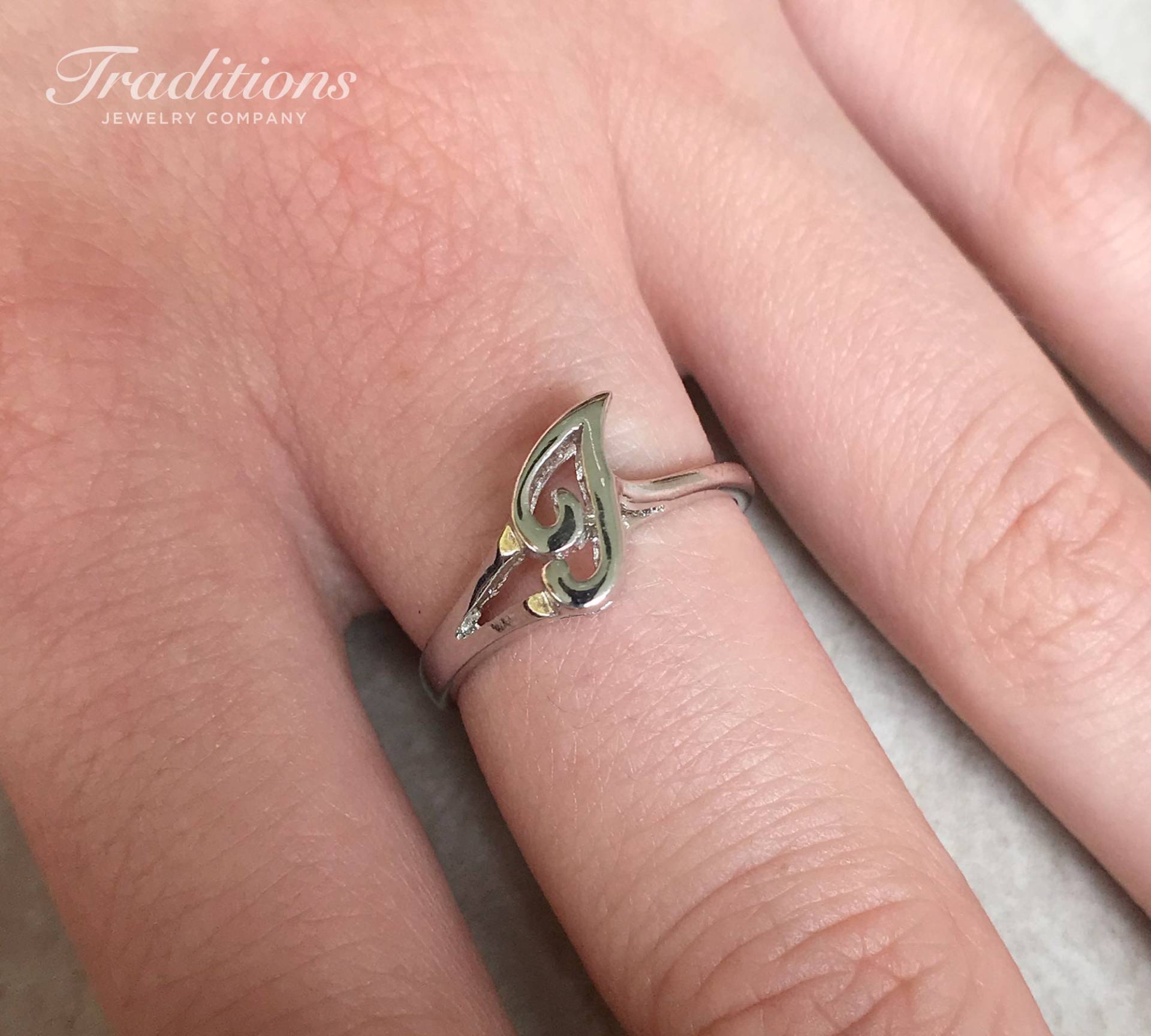 sterling Silber Initial T Ring - Monogramm Personalisierter Buchstabe Minimal Schmuck Zierliche Ringe sterling Silber Initial T Ring - Monogramm Personalisierter Buchstabe Minimal Schmuck Zierliche Ringe von TraditionsJewelryCo
