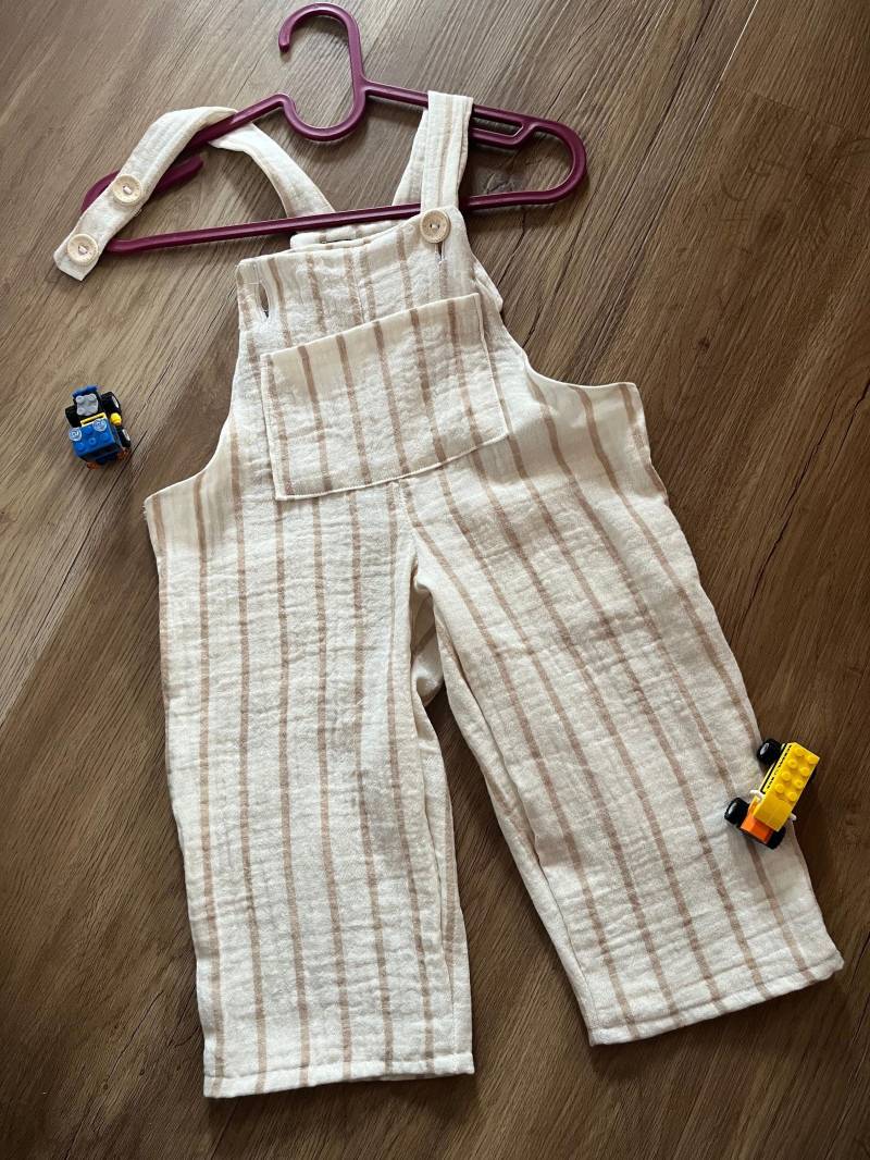 Latzhose I Overalls Kinderkleidung Kinderklamotten Kinder Baby Geschenk Bequem Hose Babyklamotten Kleidung Bekleidung von TraeumerLly25
