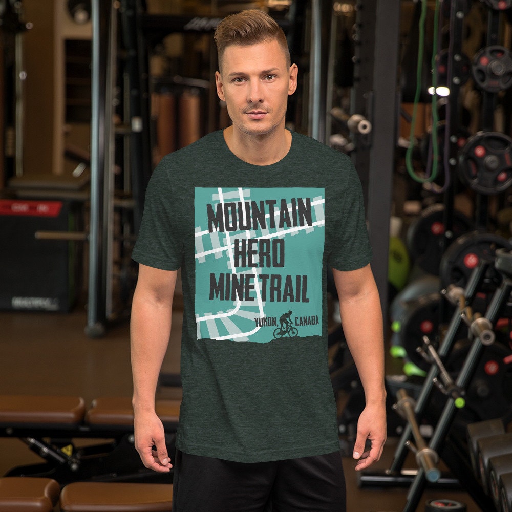 Mountain Hero Mine Trail - Yukon, Kanada Unisex T-Shirt von TrailMemories