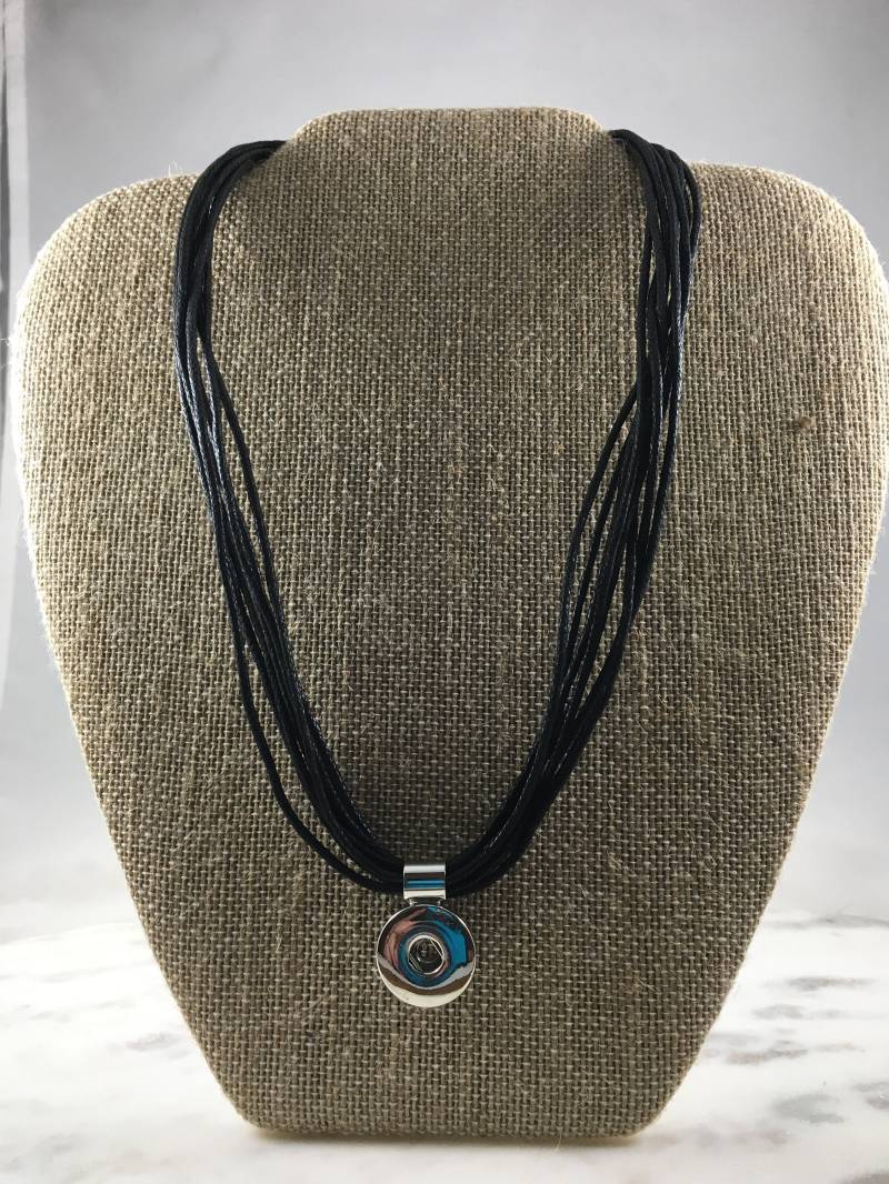 Necklace - Druckknopf Multi-Cord Schwarze Halskette Excludes von TrailsEndFarmCrafts
