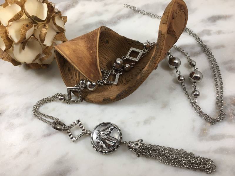 Tassel Snap Halskette - Lange 28 "Tassel Austauschbare Druckknopf Halskette Mit Runden Und Geätzten Diamantperlen. > Tassel Snap Halskette - Lange 28 "Tassel Austauschbare Druckknopf Halskette Mit Runden Und Geätzten Diamantperlen. > von TrailsEndFarmCrafts
