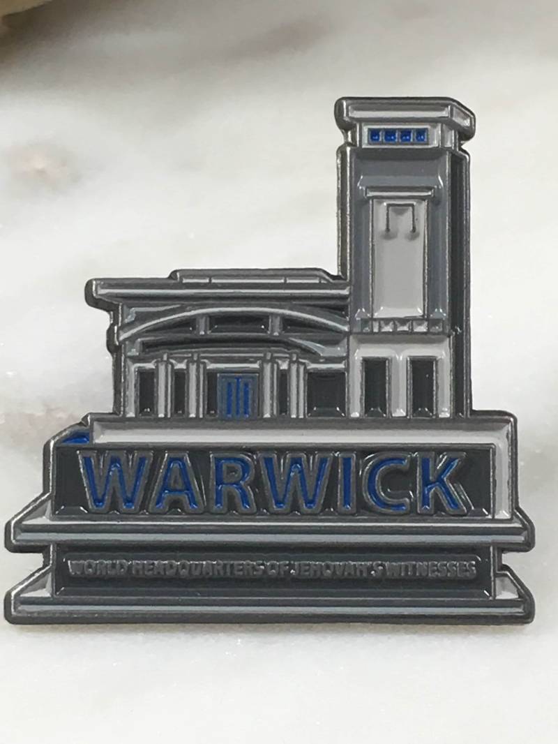 Warwick Bethel World Jw Headquarter Anstecknadel Mit Gummiverschluss [Lot Von 1] von TrailsEndFarmCrafts