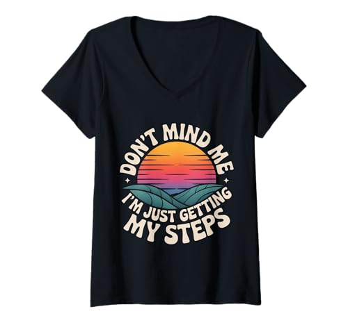 Damen Don't Mind Me I'm Just Getting My Steps - T-Shirt mit V-Ausschnitt Damen Don't Mind Me I'm Just Getting My Steps - T-Shirt mit V-Ausschnitt von Trainingsschrittziele Walker