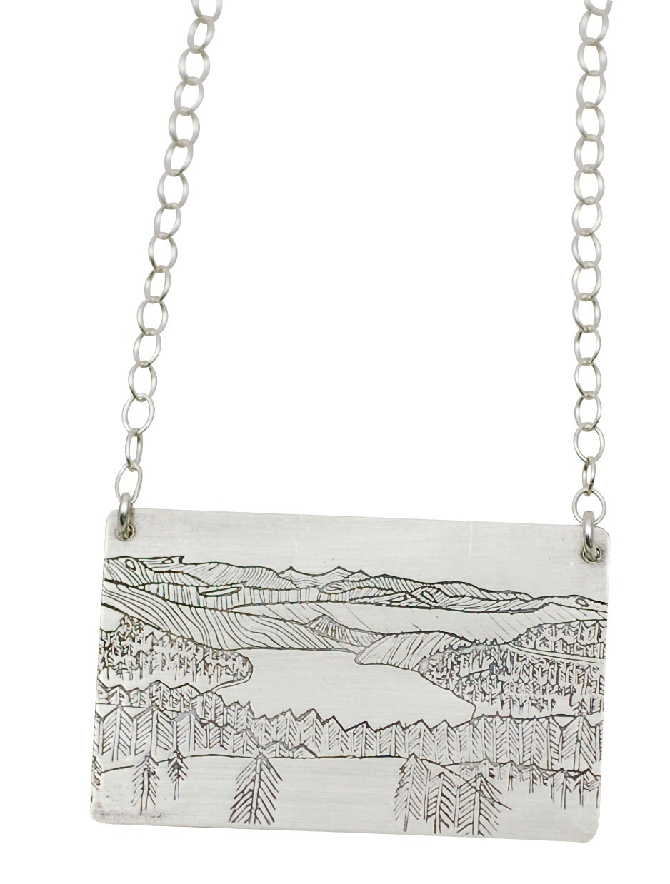 Donner Lake Strichzeichnung Anhänger, Berge Und Seen Berg Schmuck, See-Schmuck, Naturschmuck, Tahoe von TranquillaStudio