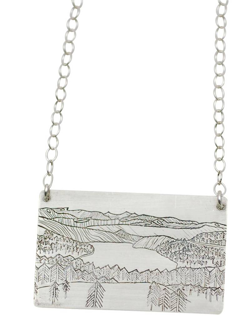 Donner Lake Strichzeichnung Anhänger, Berge Und Seen Berg Schmuck, See-Schmuck, Naturschmuck, Tahoe von TranquillaStudio