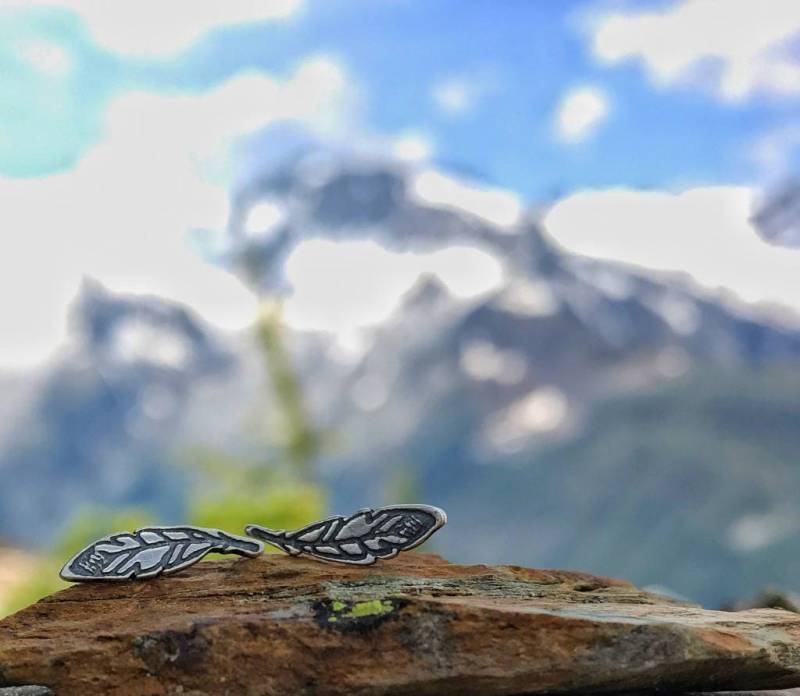 Feder Ohrstecker, Kleine Alltägliche Ohrringe, Tägliche Workout-Ohrringe, Laufende Ohrringe von TranquillaStudio