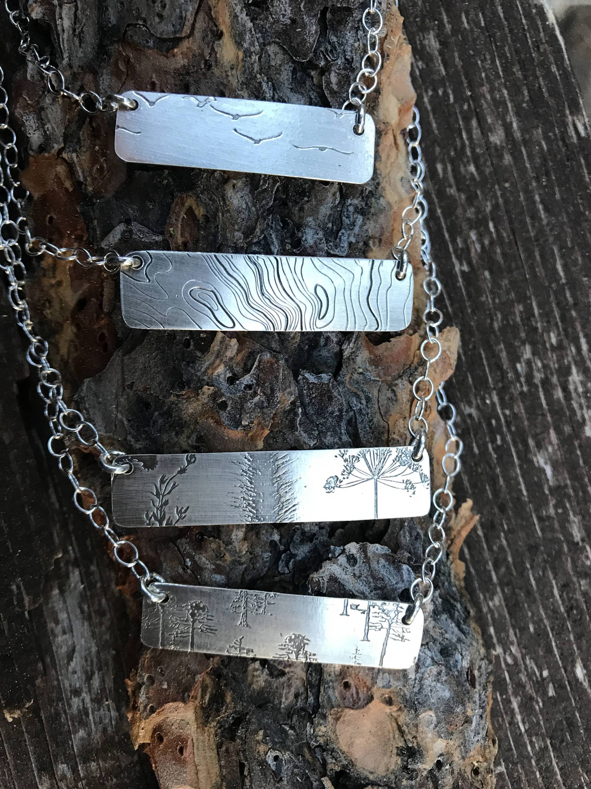 Gedruckte Bar Halskette, Floral Wald Bäume Muster Schmuck, Vogel Topo Natur von TranquillaStudio