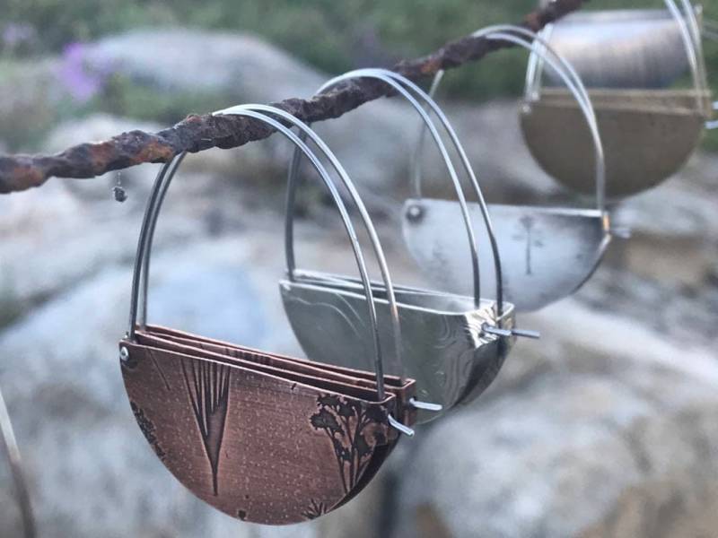 Holzmaserung, Floral, Topo Karte Druck, Nieten Und Falten Reifen, Halbmond Hoops, Dimensionale Ohrringe, Schal Proof von TranquillaStudio