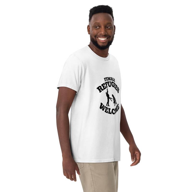 Schweres Textilgefärbtes Unisex-T-Shirt "Female Refugees Welcome" von TransFairTrade