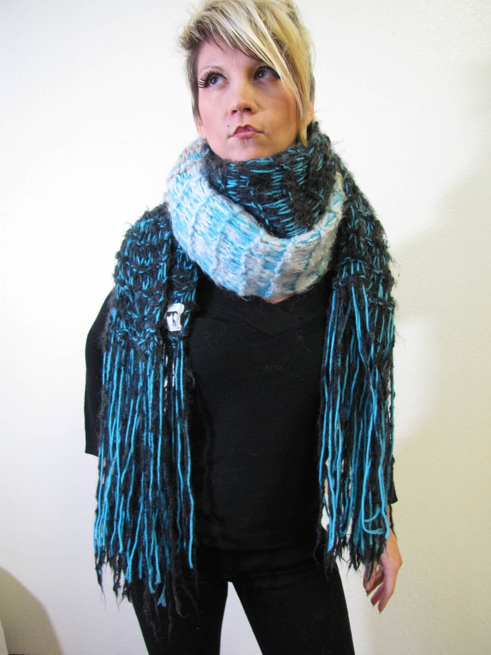 Ocean Surf Super Langer Strickschal Baby Alpaka in Oatmeal Und Gunmetal Grey By Krisztina Lazar von TranscendentBird