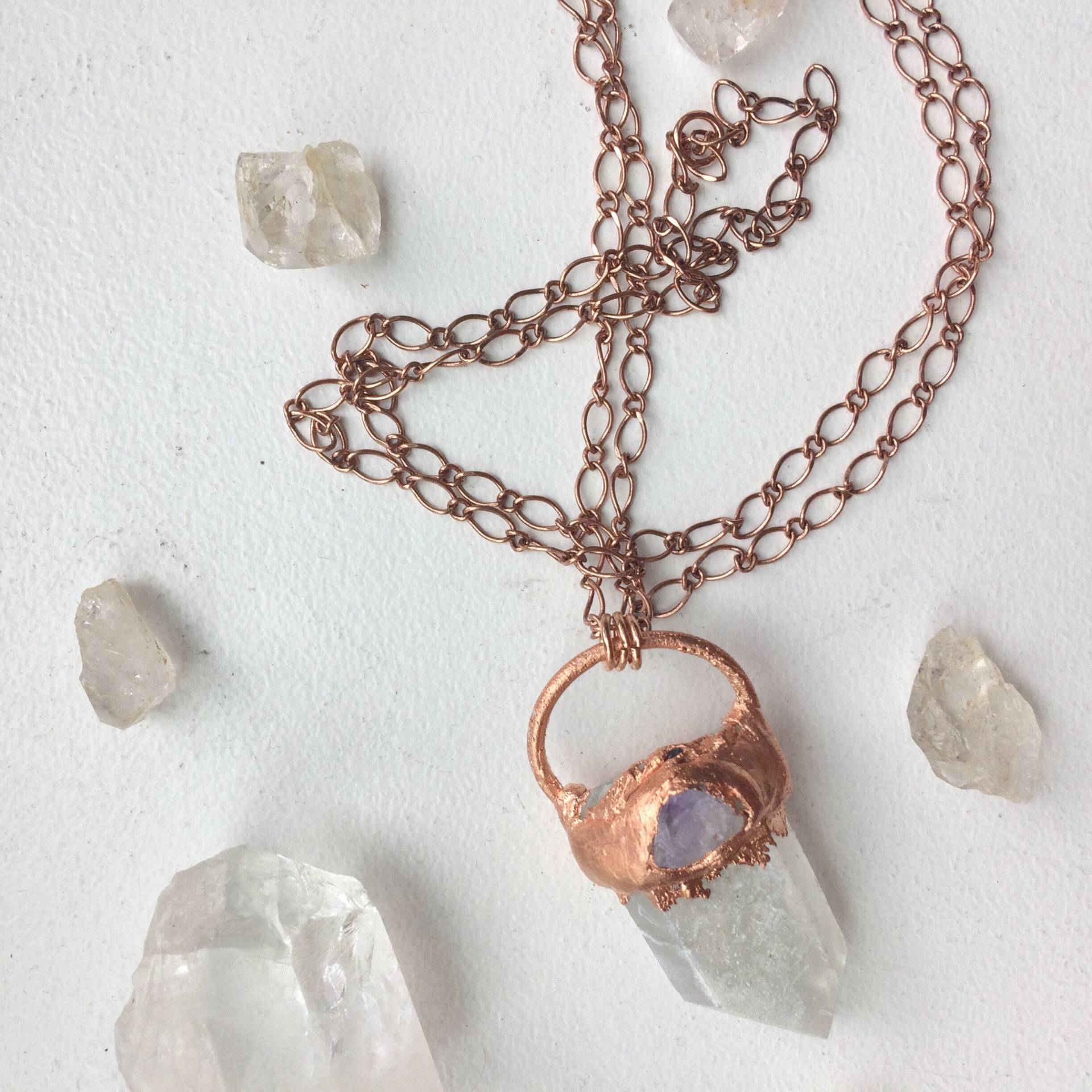 Chakra Ausgleichende Quarz Und Amethyst Electroformes Halskette von TranscendingStones