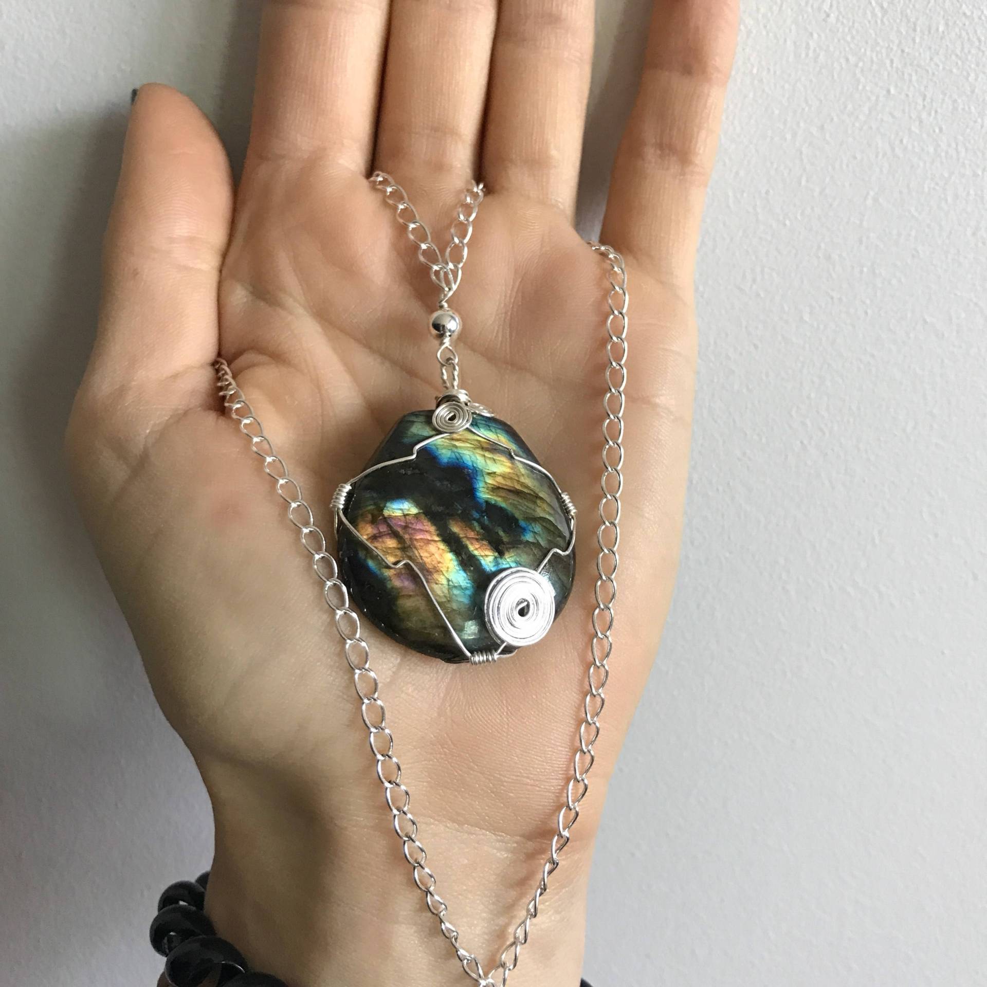 Geheimnisvoll & Schimmernde, Wirewrapped Labradorit Halskette Geheimnisvoll & Schimmernde, Wirewrapped Labradorit Halskette von TranscendingStones
