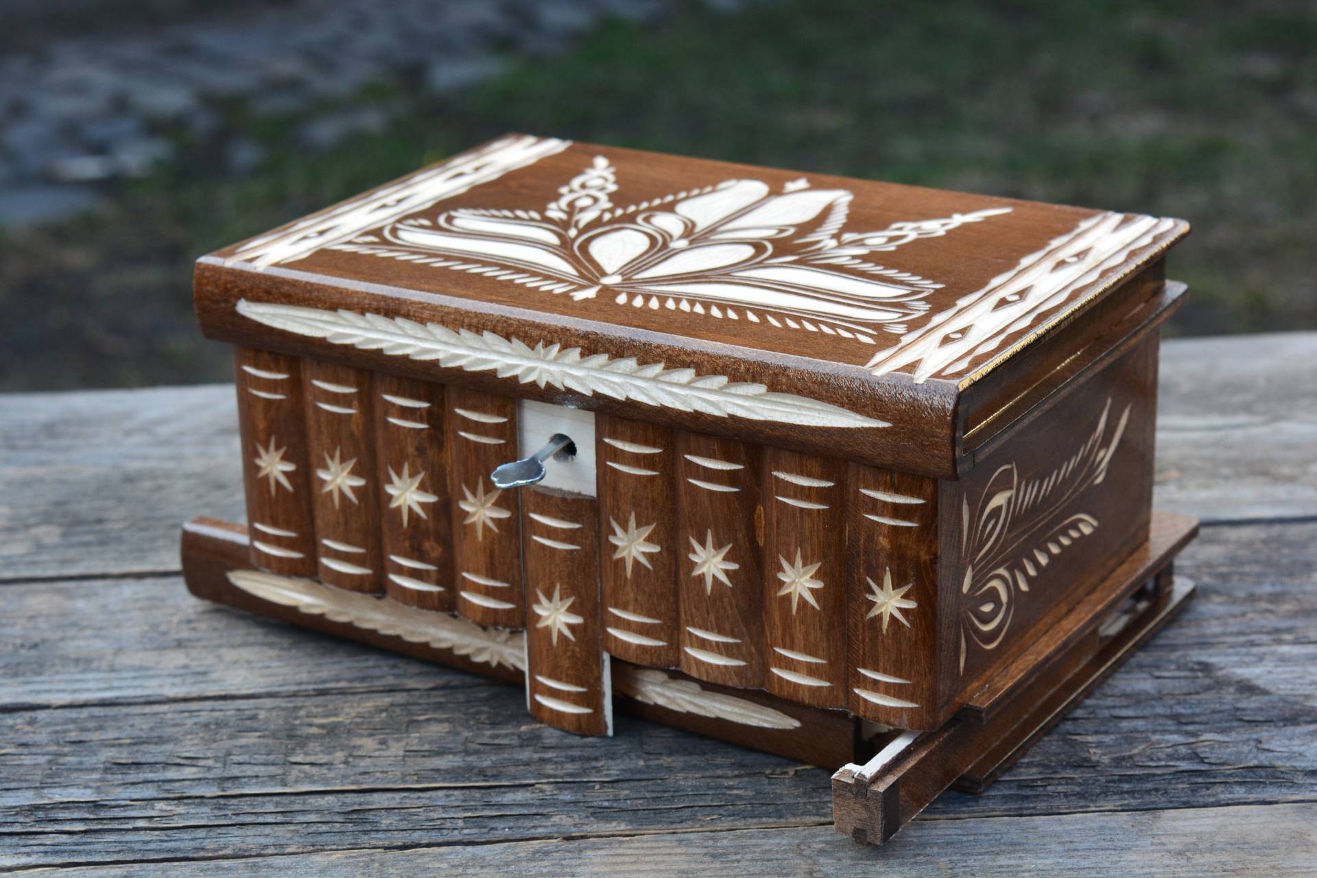 Grosse Hölzerne Schmuck-Schmuckstück-Puzzle-Box, Geheimes Fach Handgemachte Keepsake-Schatzkiste von TransylvanyArt