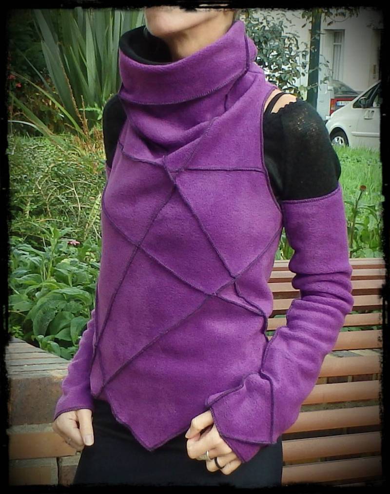 Fleece Pullover , Top Kobold Spitze Auf Der Rückseite Gebunden Hoch Festival Trance Ozora Goa Schulter Ohne, Hand von TranxnHealingFactory