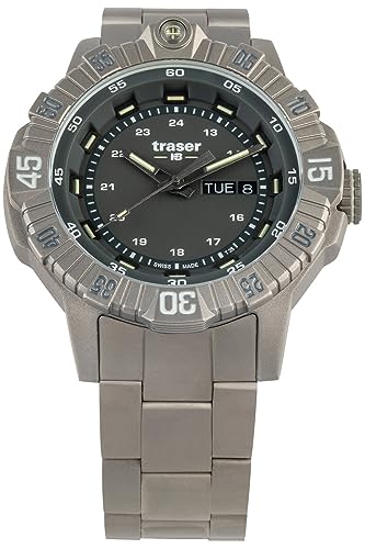 Traser Herren Analog Schweizer Quarzwerk Uhr mit Titan Armband 110666 von Traser