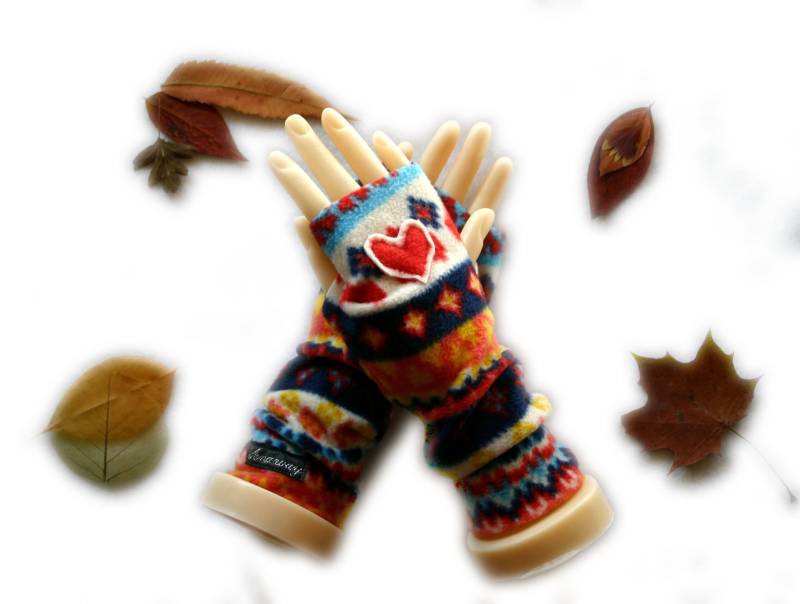 Armstulpen Handwärmer Mit Daumenloch Norwegermuster Herz, Stern Oder Rauten-Appli Handmade Berlin von TrashBerlin