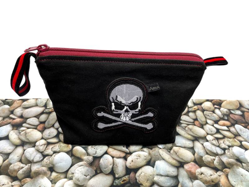 Schwarze Kulturtasche Personalisierbar Mit Mond-stern-Totenkopf-Motiv 3 Größen & Versch. Sets Handmade Berlin Schwarze Kulturtasche Personalisierbar Mit Mond-stern-Totenkopf-Motiv 3 Größen & Versch. Sets Handmade Berlin von TrashBerlin