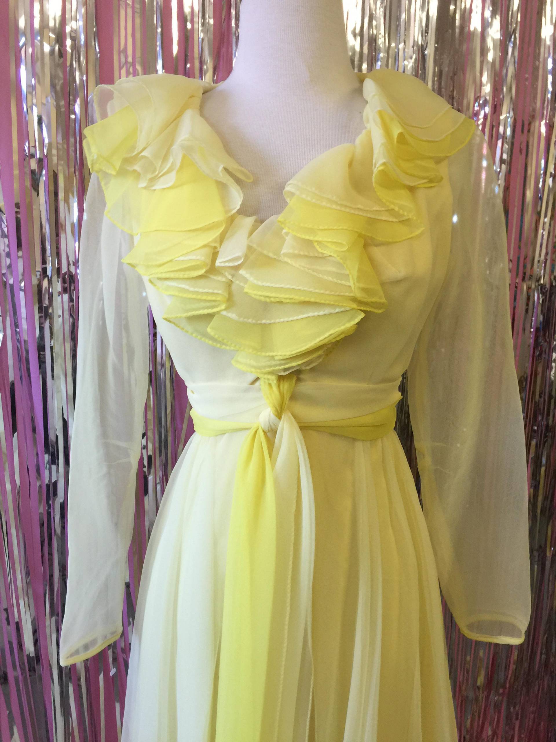 Lange Gelb Rüsche Frühling Kleid Lange Gelb Rüsche Frühling Kleid von TrashbyrdVintage