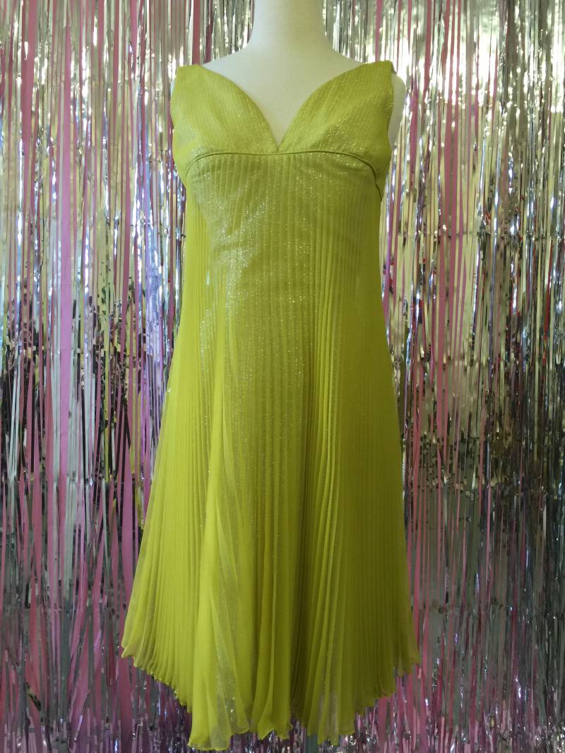 Lili Diamond Lime Green Disko Plissee Mini Kleid Lili Diamond Lime Green Disko Plissee Mini Kleid von TrashbyrdVintage