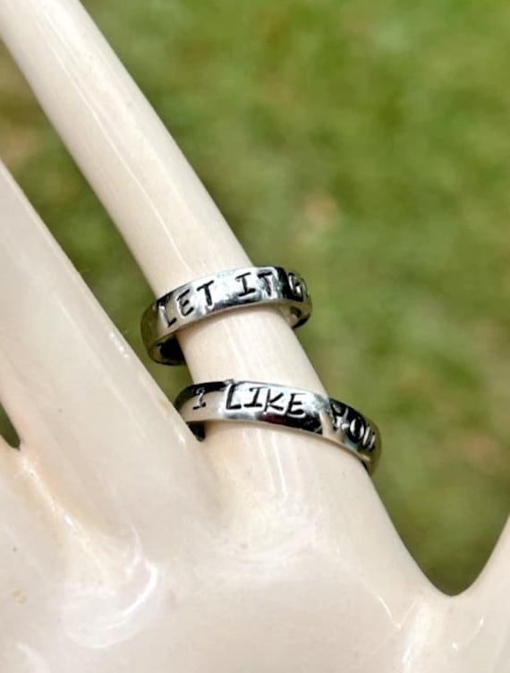 4 Mm Personalisierte Edelstahlring Größen 3-15 4 Mm Personalisierte Edelstahlring Größen 3-15 von TrasheeTreasures