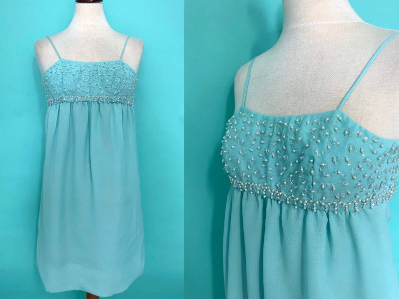 60Er Jahre Minikleid Mint Mit Silbernen Perlen Gr. Xs von TrashiqueShop