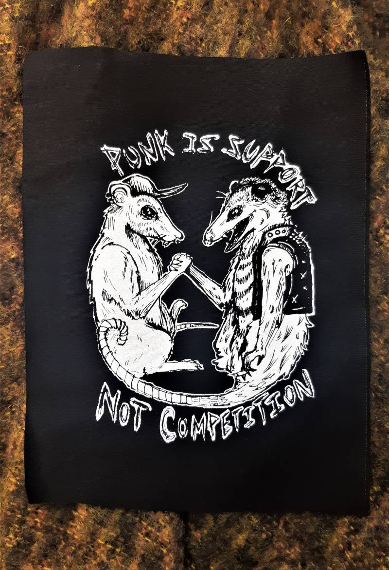 Punk Is Support Not Competition Backpatch - Ratte Und Opossum Patch Siebdruck Auf Schwarzem Stoff von Trashmerch