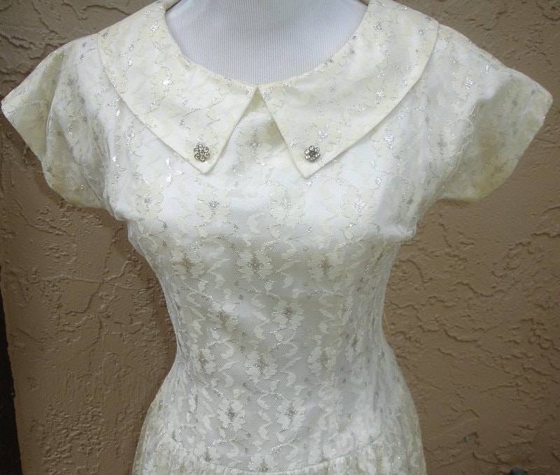 Vintage 1950Er Jahre Brautkleid/Cocktailkleid Party Kleid Creme Spitze Xs/S von TrashnFashion