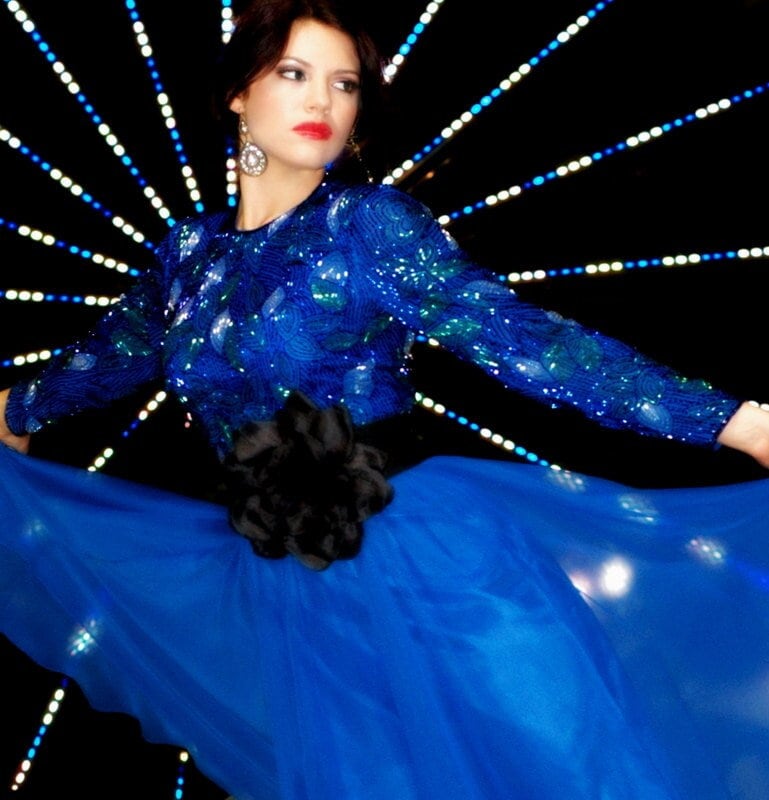 Vintage 50Er Jahre Abendkleid/Perlenkleid Pailletten Und Chiffon Kleid in Weiß, Grün Blau S/M von TrashnFashion