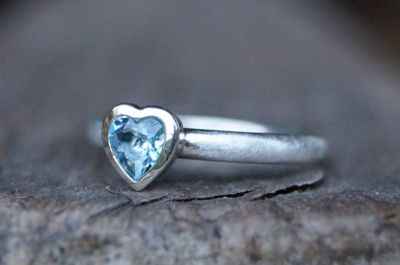 Antragsring Beisteckring Stapelring "Liebe" Silber Aquamarin in Herzform von TrauRingSchmiede