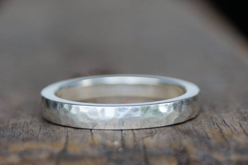 Einzelner Partnerring, Stapelring, Beisteckring "Willst Du" Silber Gehämmert von TrauRingSchmiede