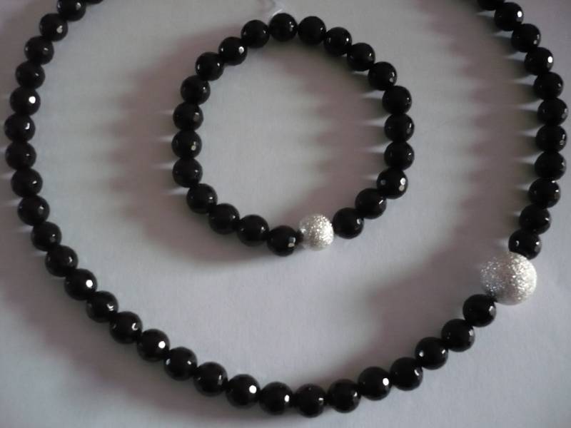 Kette Onyxsteine Schwarz Geschliffen Mit Silberfarbenem Herz Oder Silberkugel von TraumPerlenWerk