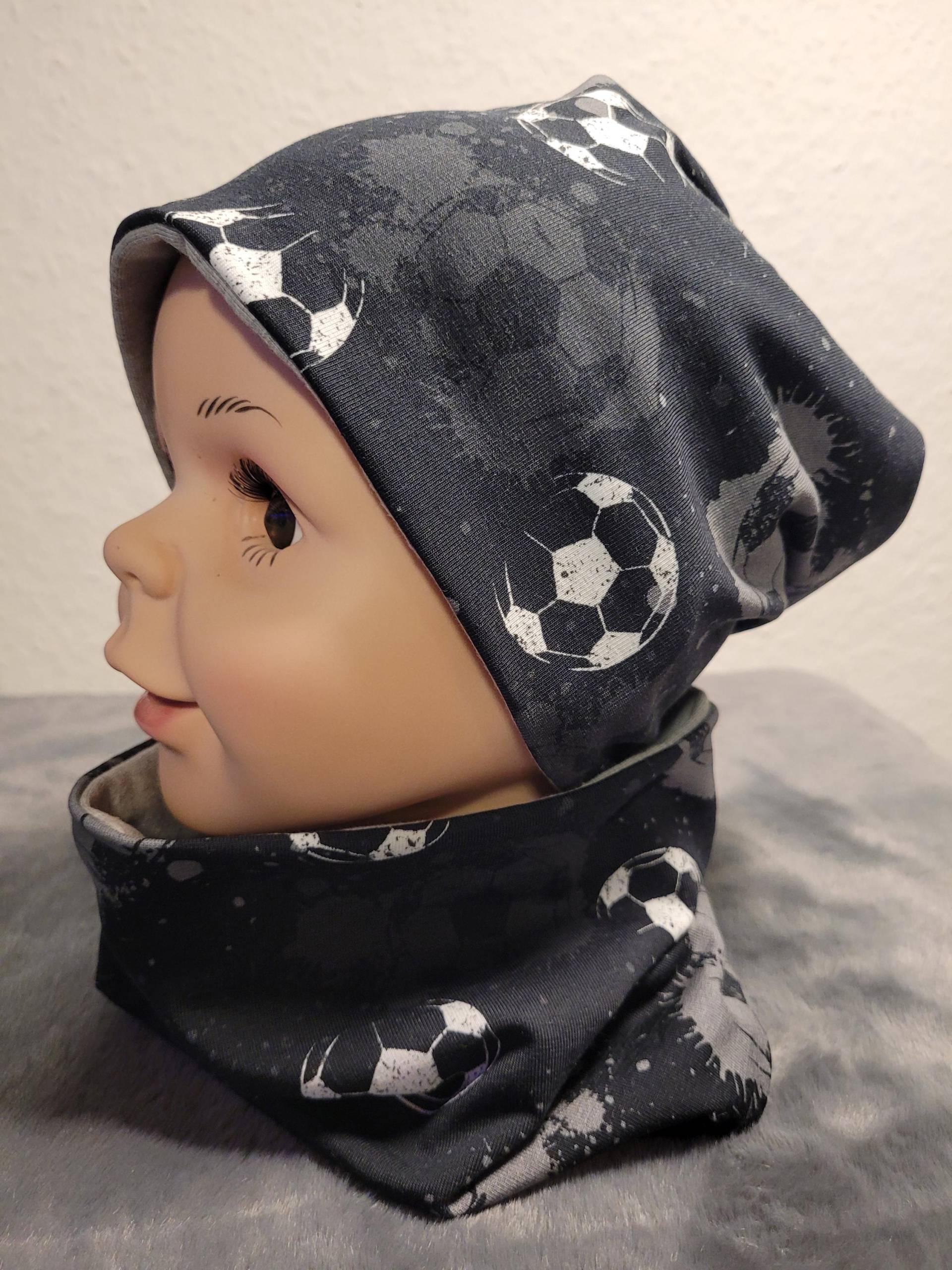 Mütze Und Halssocke, Beanie Loop, Kindermütze, Jungen, Mädchen, Fussball, Ball, Schwarz, Weiß, Grau von TraumstueckeByNadine