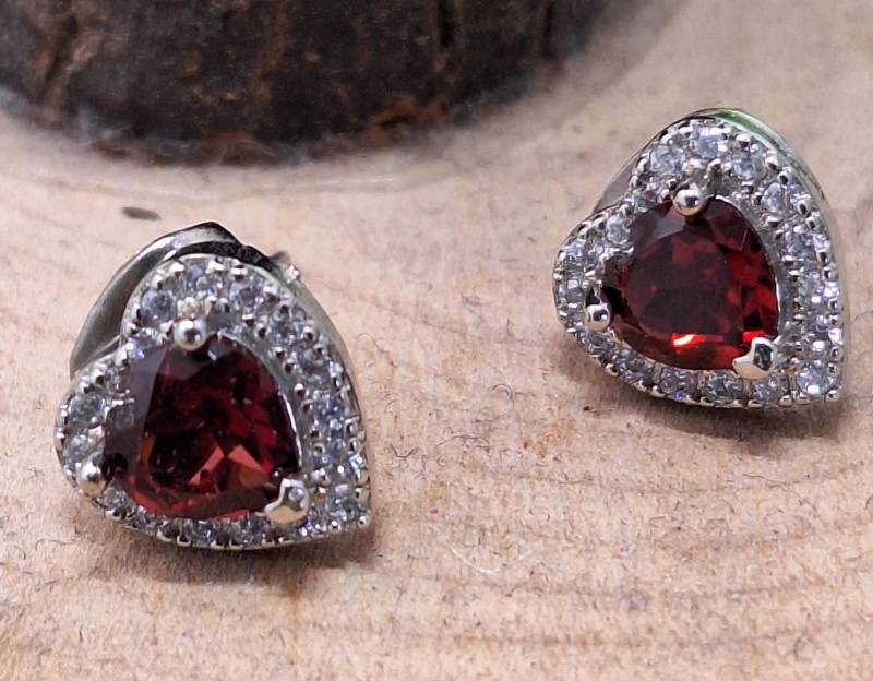 Granat Ohrstecker Herzform/925 Sterlingssilber Granat Ohrstecker Herzform/925 Sterlingssilber von Traumtarot