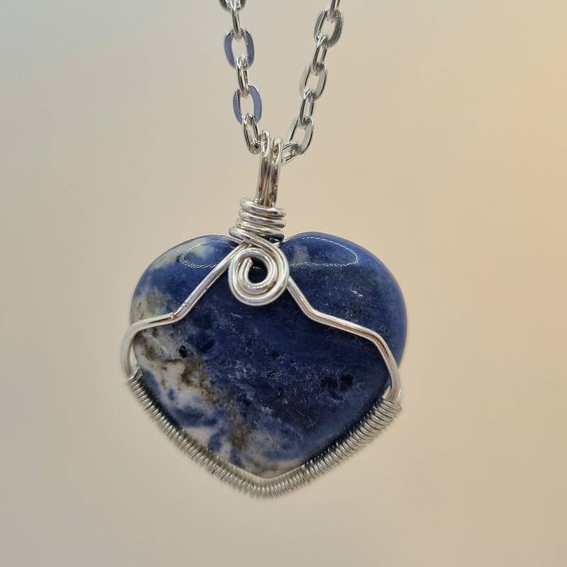 Lapislazuli-Herz in Versilbertem Kupferdraht/ Mit Silberkette Lapislazuli-Herz in Versilbertem Kupferdraht/ Mit Silberkette von TravelSouls