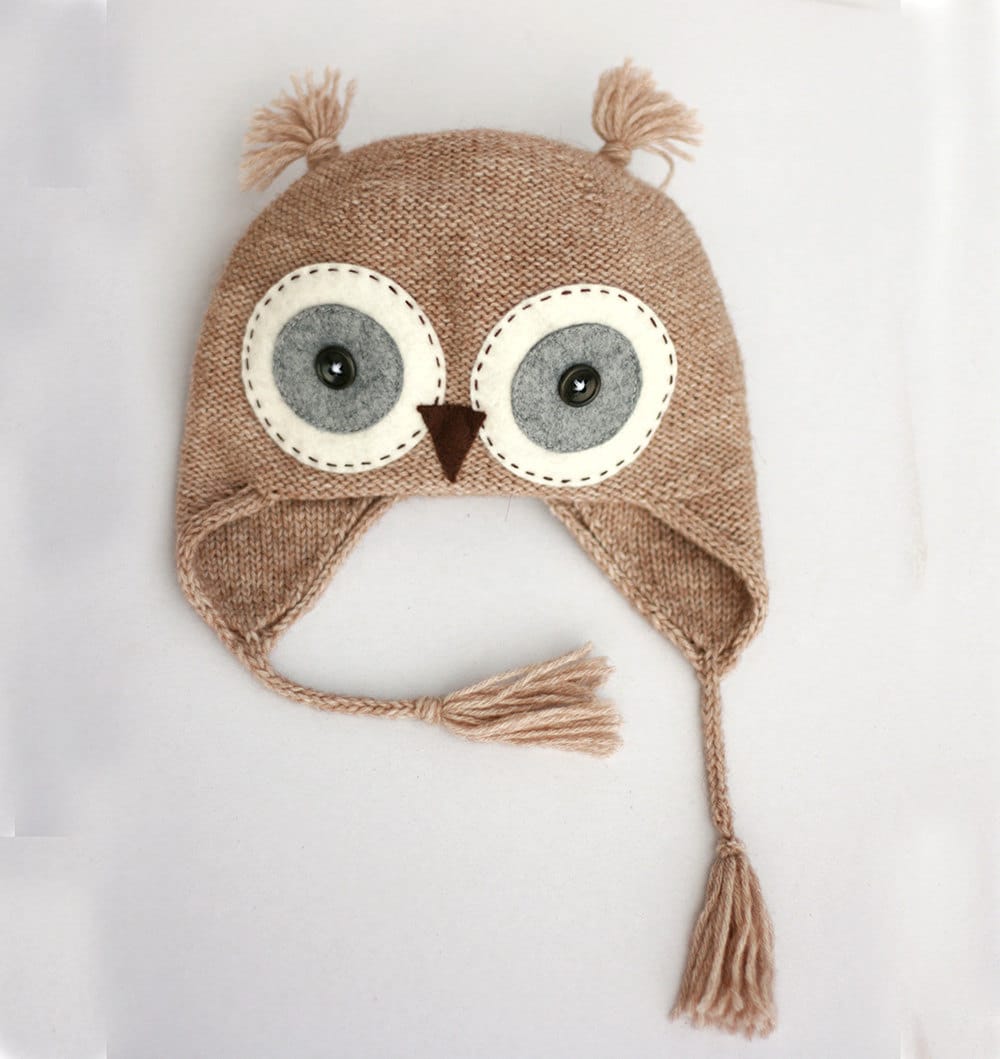 Baby Eule Strickmütze in Farbe Beige, Gestrickt Aus Wolle-Alpaka-Mischung, Federleicht Und Perfekt Als Requisite von TreMelarance