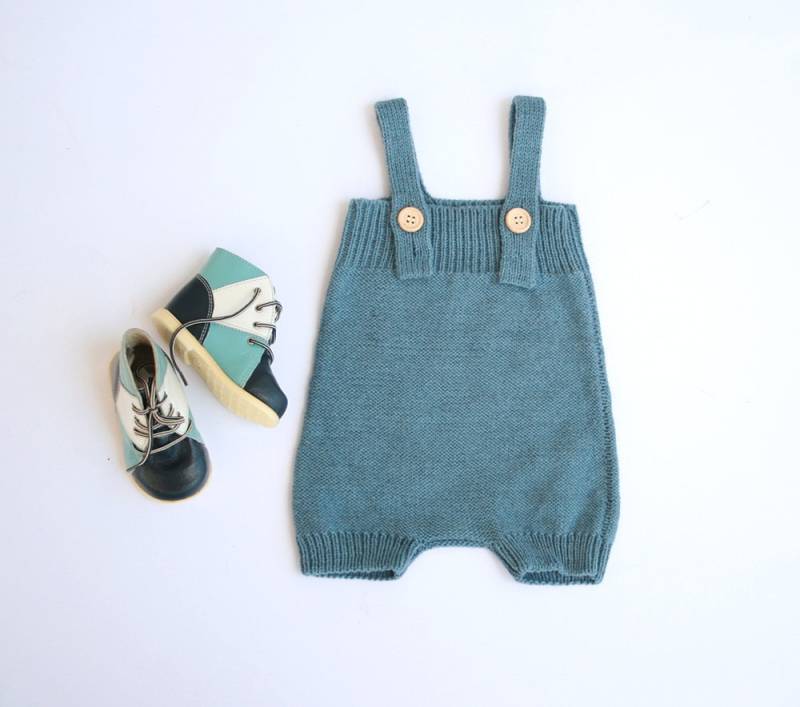 Baby Gestrickter Strampler Aus Weichem Alpaka-Mischgarn, in Vielen Farben Erhältlich von TreMelarance