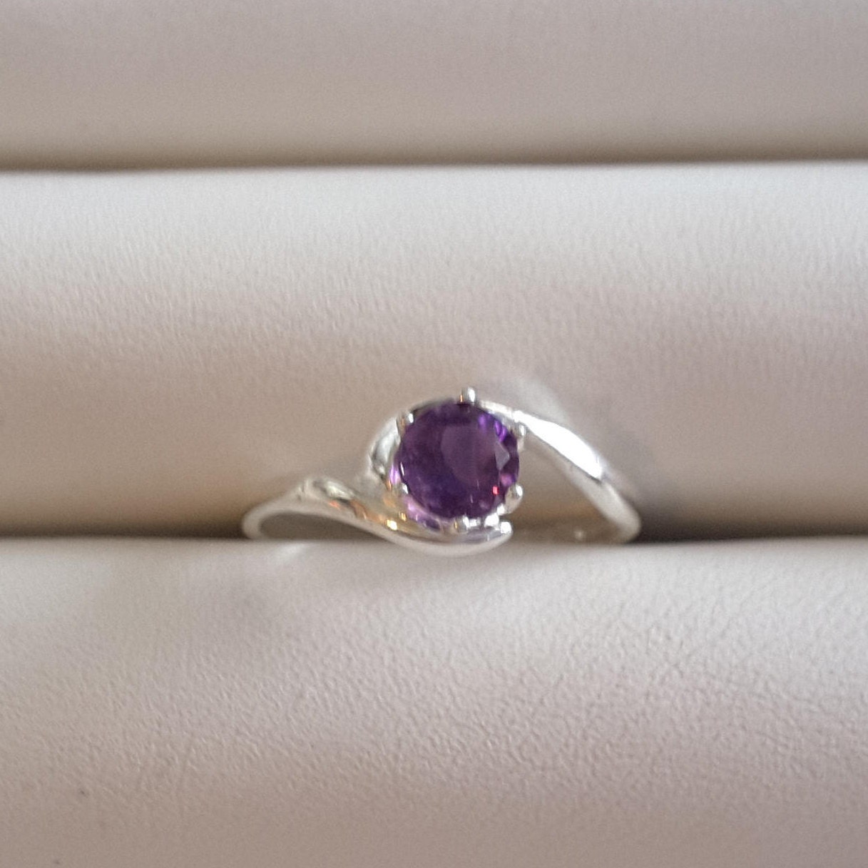 Amethyst Silber Cresent Ring von TreasureBoxJewel