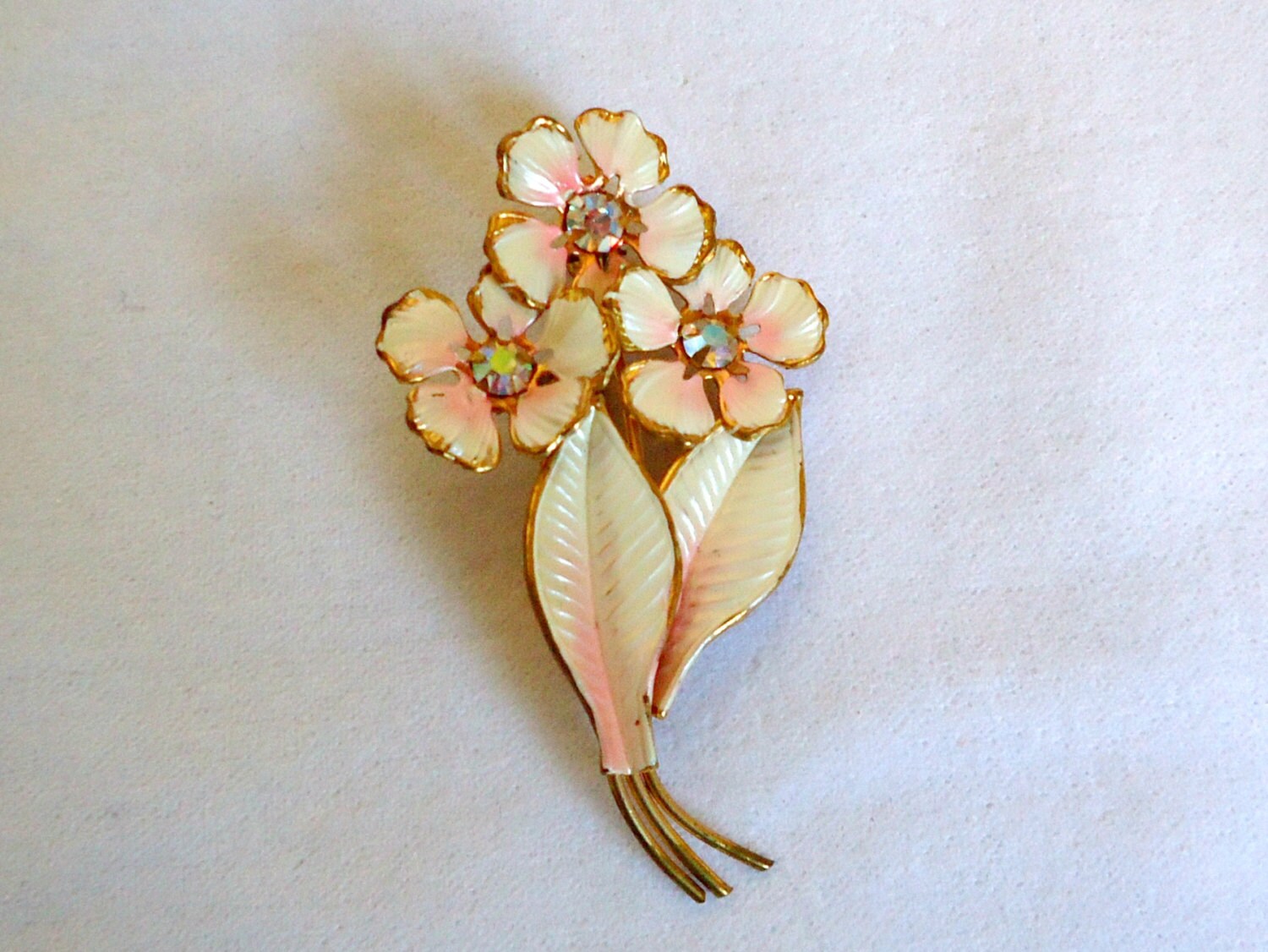 Vintage Brosche Pink Emaille Aurora Borealis Strass Anstecker Mid Century Vintage Brosche Pink Emaille Aurora Borealis Strass Anstecker Mid Century von TreasureCoveAlly