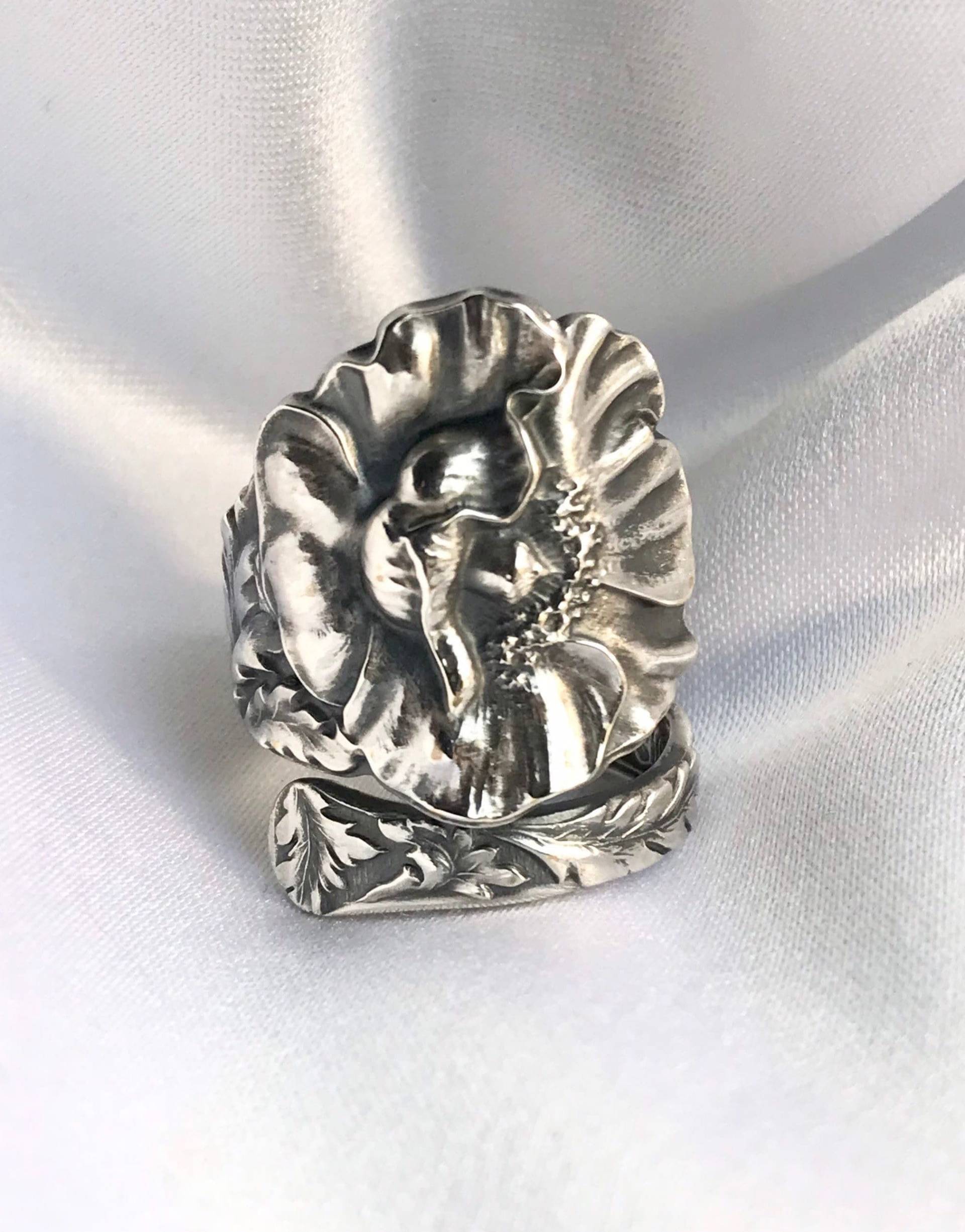 September Mohnblume Löffel Ring Sterling Silber Symbol Der Schönheit Und Magie Geburt Blume von TreasureGrotto