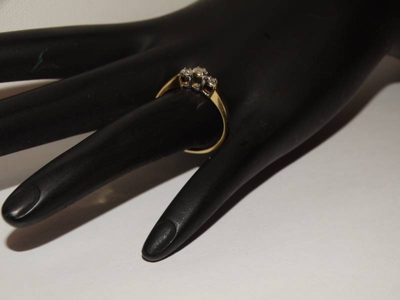 10K Gold 3 Kleine Funkelnde Diamantring von TreasureHuntingSpot