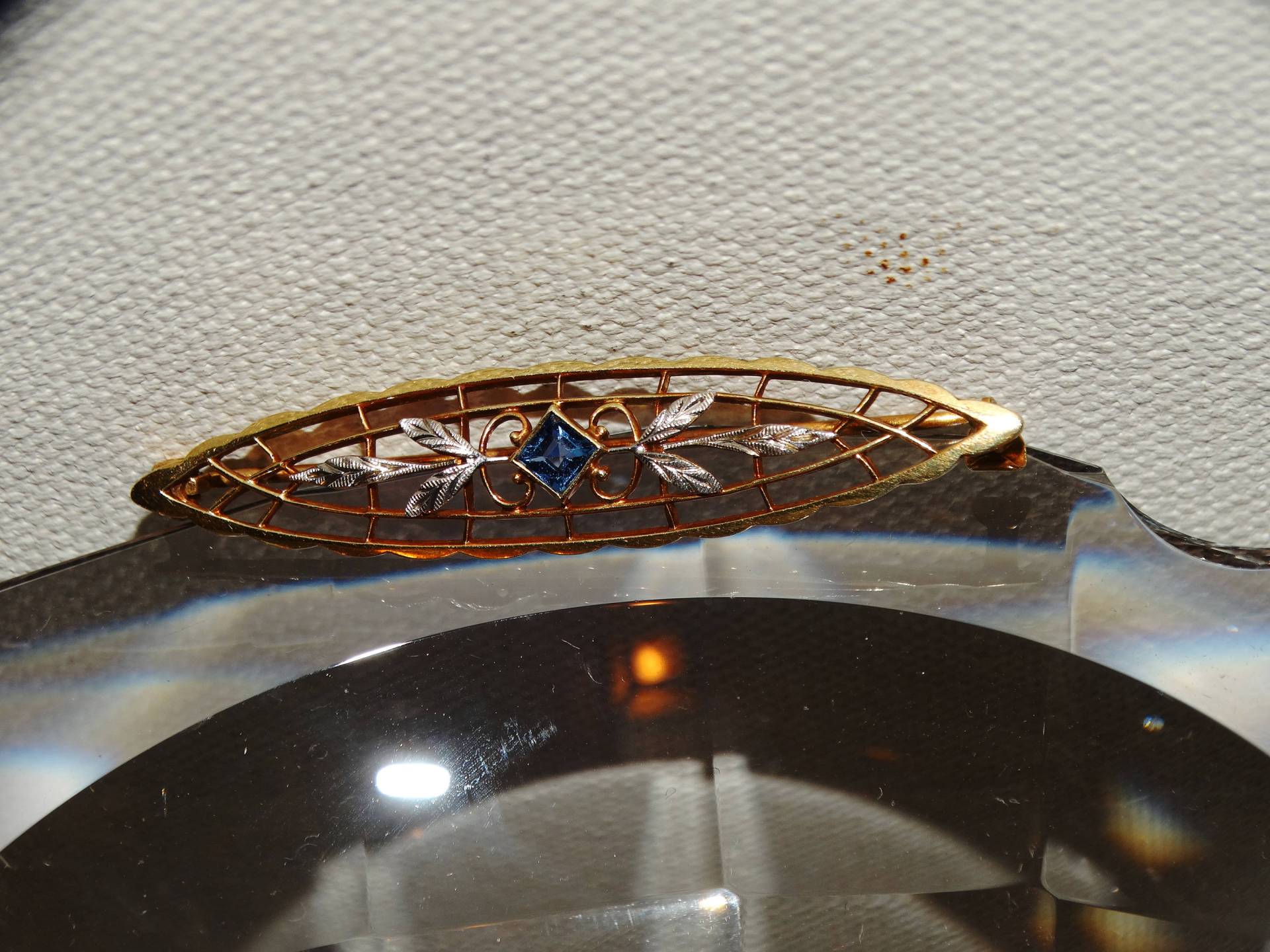 14K Gelb & Weiß Gold Echte Natürliche Erde Abgebaut Princess Cut Saphir Stein Filigrane Brosche von TreasureHuntingSpot