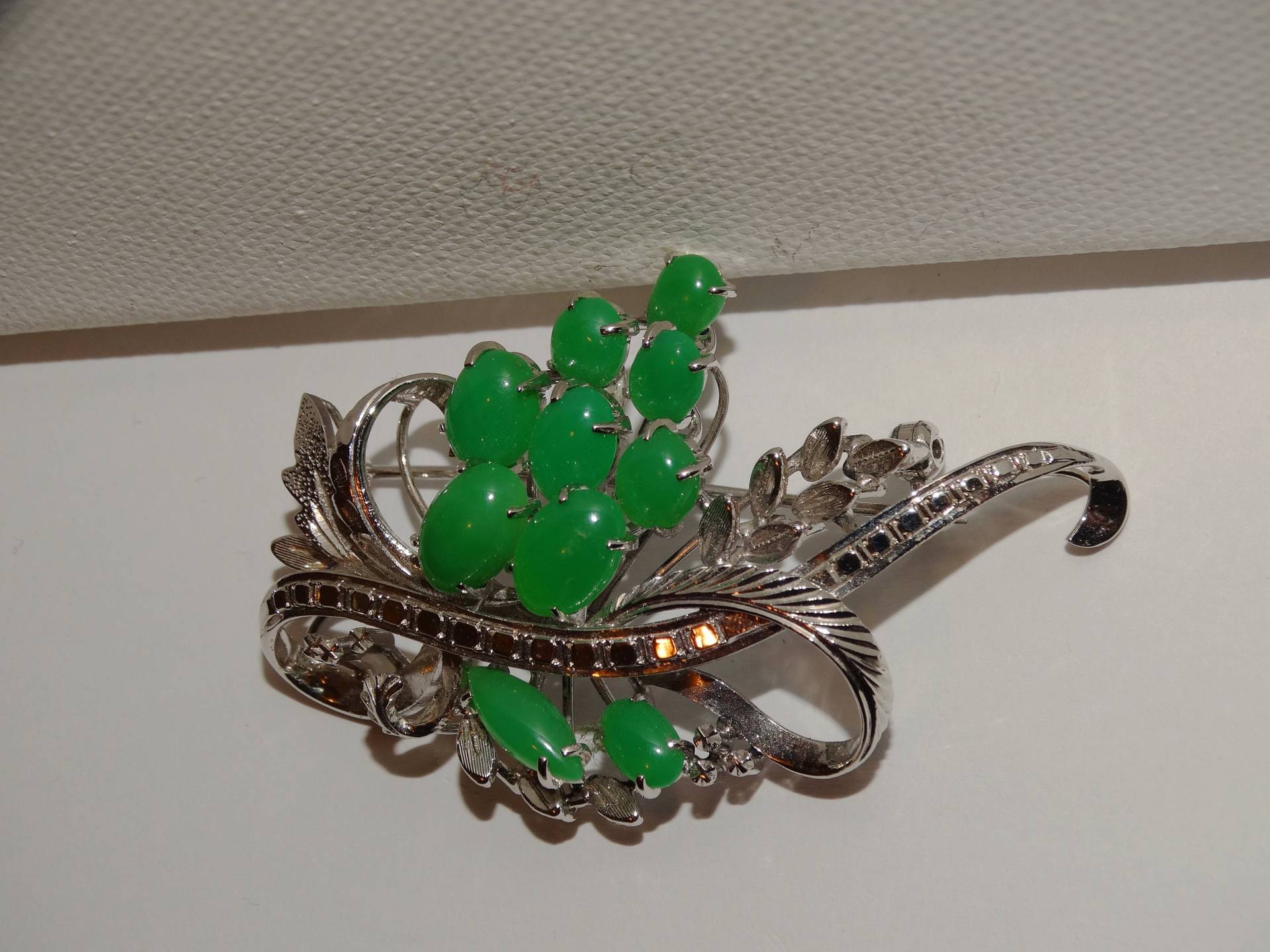 18 K Weißgold Nephrit Grün Jade Geätzt Pin/Brosche 18 K Weißgold Nephrit Grün Jade Geätzt Pin/Brosche von TreasureHuntingSpot