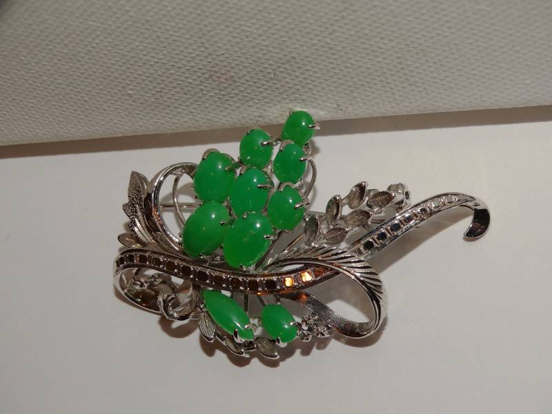 18 K Weißgold Nephrit Grün Jade Geätzt Pin/Brosche 18 K Weißgold Nephrit Grün Jade Geätzt Pin/Brosche von TreasureHuntingSpot