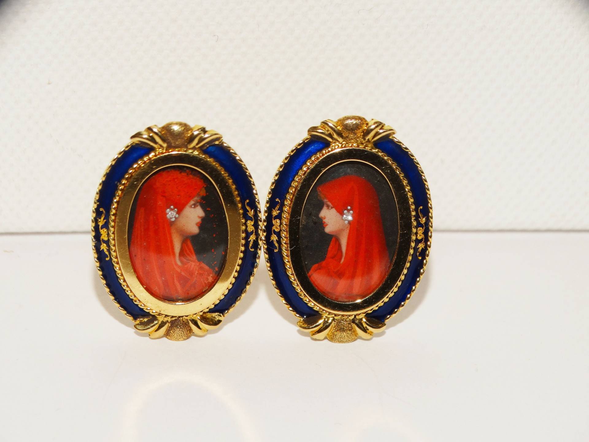18K Diamond Blue Enamel Lady Painted Portrait Italian Made Earrings von TreasureHuntingSpot