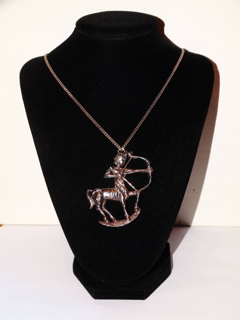 1940 Sterling Silber 3D Schütze Sternzeichen Symbol Halb Mann, Pferd Amor Halskette von TreasureHuntingSpot