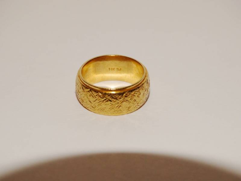 Art Deco 14K Gelbgold Solid Design Schwerer Ehering von TreasureHuntingSpot